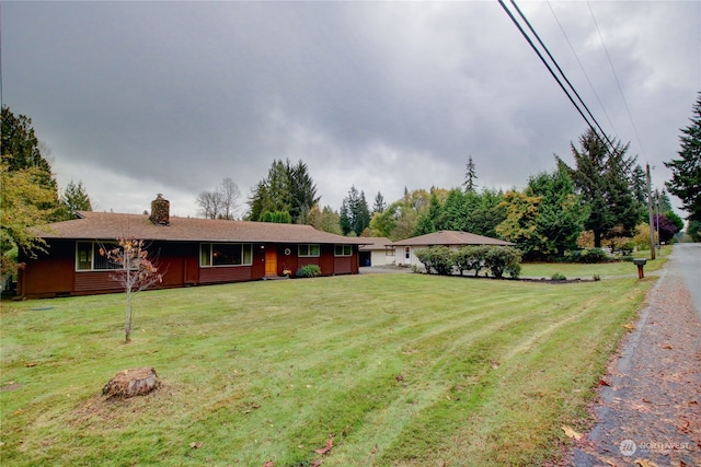 view of front facade with a front yard