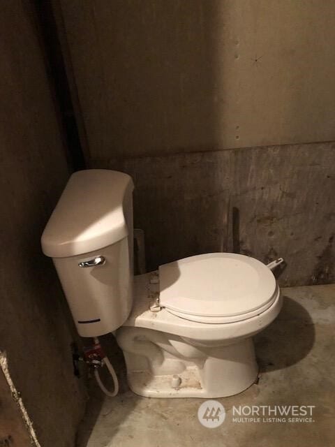 bathroom featuring toilet