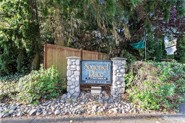 view of community / neighborhood sign