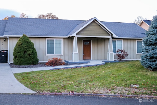 single story home featuring a porch and a front lawn