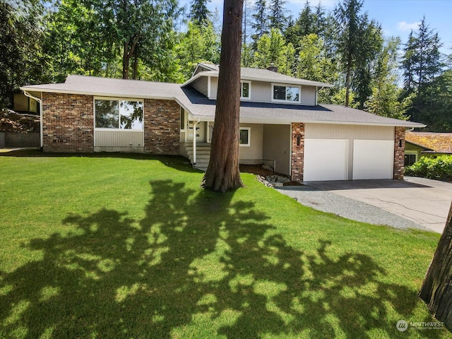 view of front facade featuring a front lawn and a garage