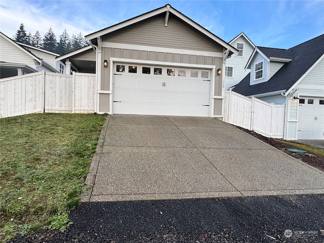 view of front of home featuring a front yard and a garage