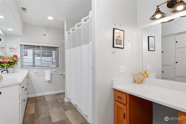 full bathroom featuring baseboards, a shower with curtain, wood finished floors, vanity, and recessed lighting