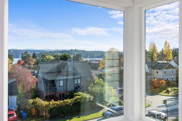 4127 48th Ave S, Seattle, WA 98118 - view of sunroom / solarium