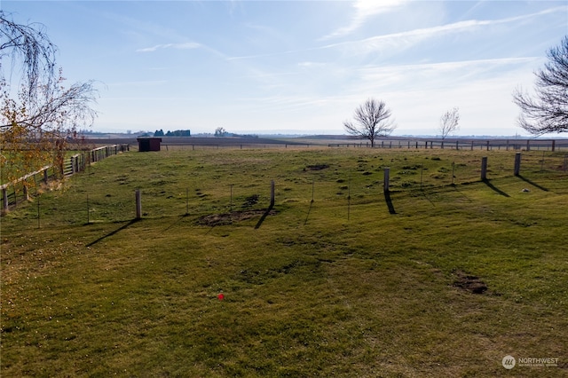 view of yard featuring a rural view