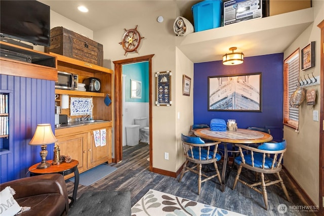 205 Fairway Pl SW, Mattawa, WA 99349 - dining space featuring wood finished floors and baseboards