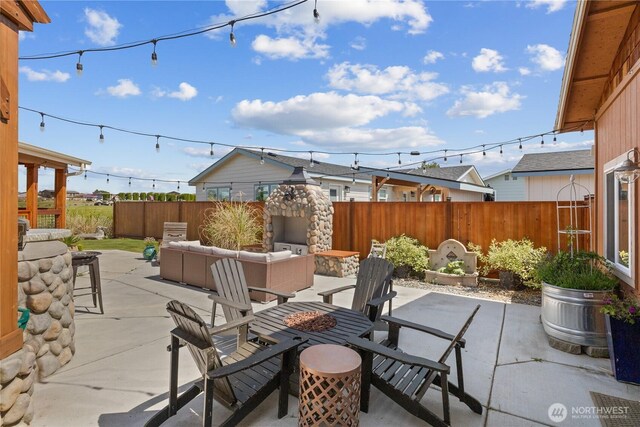 205 Fairway Pl SW, Mattawa, WA 99349 - fenced backyard featuring a patio area and outdoor lounge area