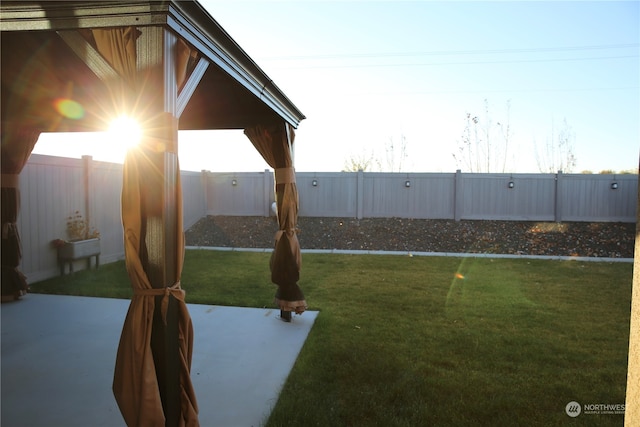 view of yard with a patio area