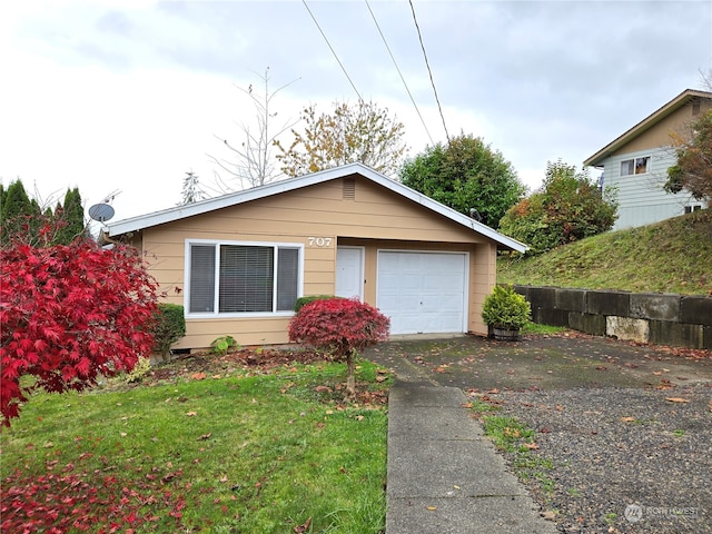 view of front of home featuring a front lawn and a garage