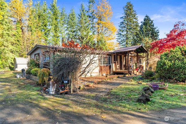 view of front of home with a front lawn