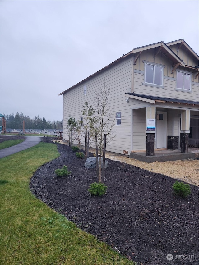 view of side of property featuring a yard