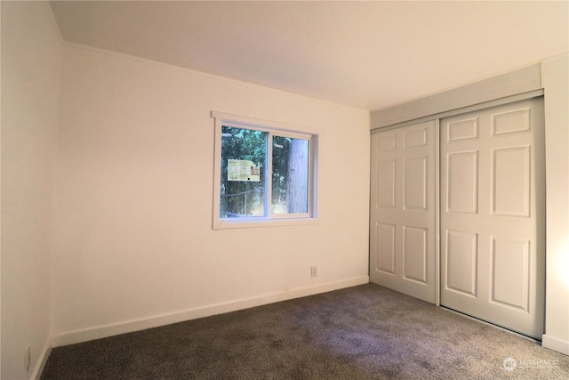 unfurnished bedroom featuring carpet flooring and a closet