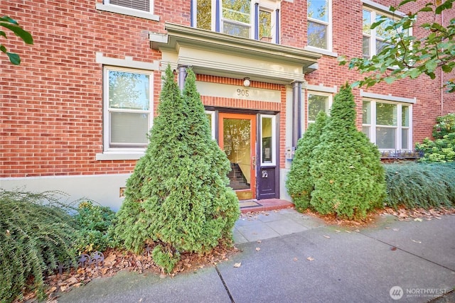 905 NE 43rd St Unit 108, Seattle, WA 98105 - entrance to property with brick siding