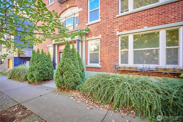 905 NE 43rd St Unit 108, Seattle, WA 98105 - entrance to property with brick siding