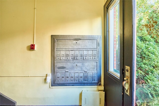 905 NE 43rd St Unit 108, Seattle, WA 98105 - detailed view of a fire alarm