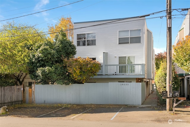 view of front of property