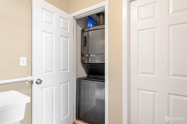 10335 Midvale Ave N, Seattle, WA 98133 - laundry area with stacked washer and clothes dryer