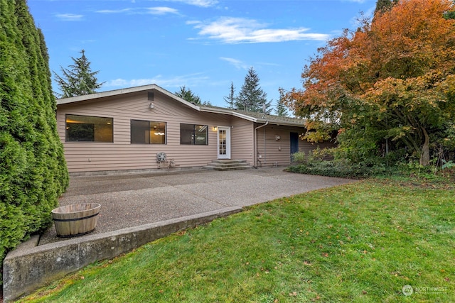 view of front of property featuring a patio area and a front lawn