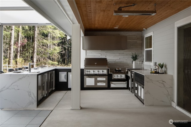 view of patio / terrace with area for grilling, an outdoor kitchen, and ceiling fan