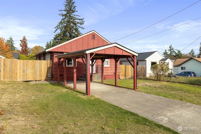 view of front of house featuring a front yard