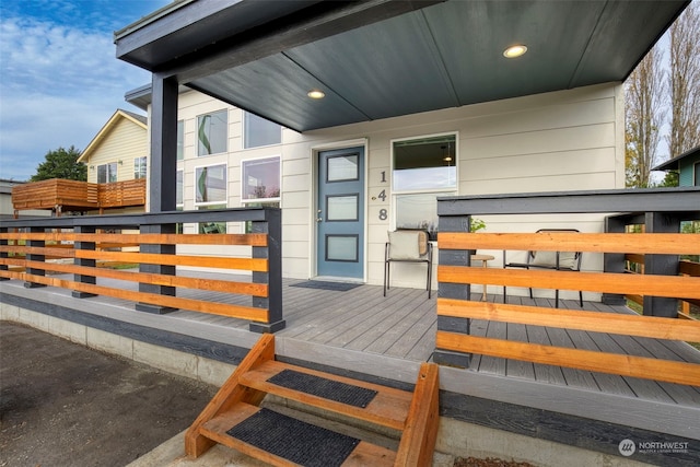 entrance to property featuring a wooden deck