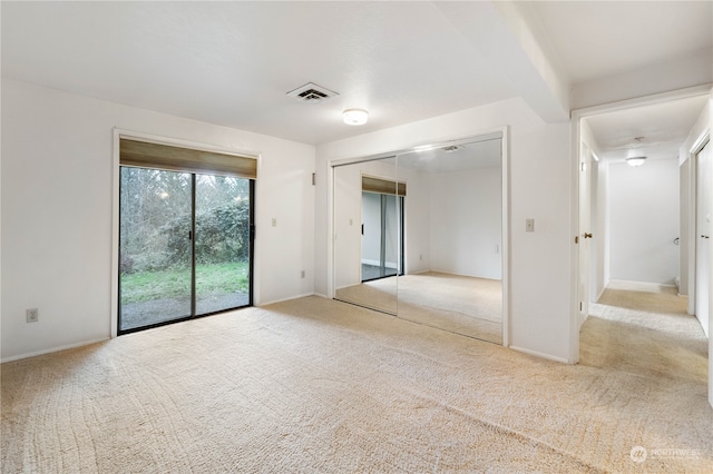 spare room with baseboards, visible vents, and carpet flooring