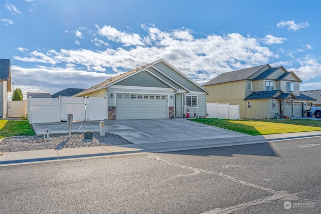 view of front of property featuring a front yard