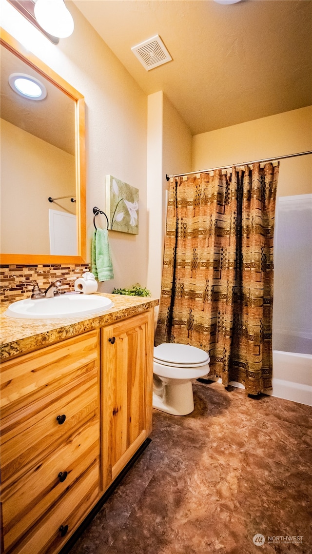 full bathroom featuring toilet, vanity, shower / bath combo with shower curtain, and tasteful backsplash