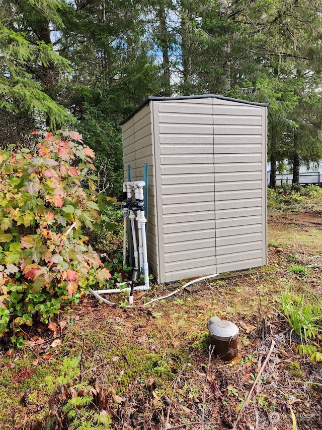 view of outbuilding