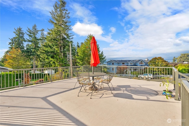 deck featuring outdoor dining space