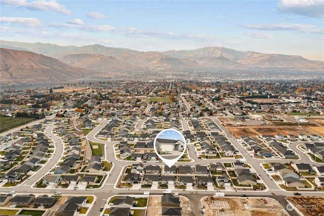 bird's eye view featuring a mountain view