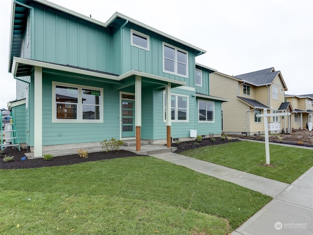 view of front of property featuring a front lawn