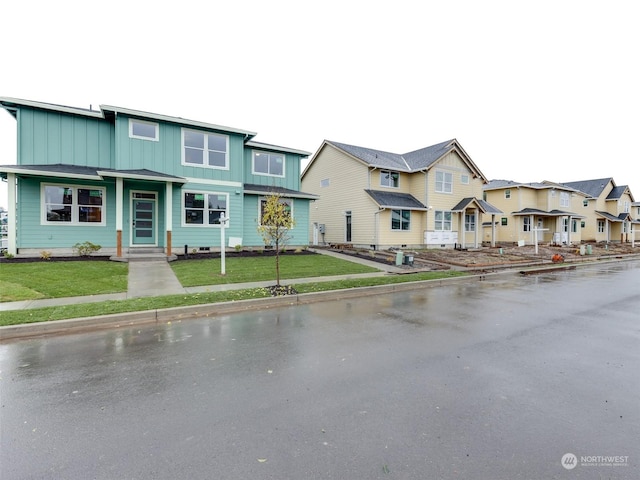 view of front facade with a front lawn