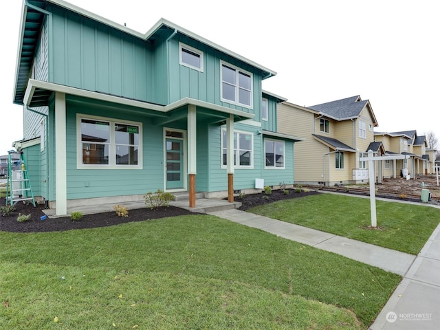 view of front facade featuring a front yard