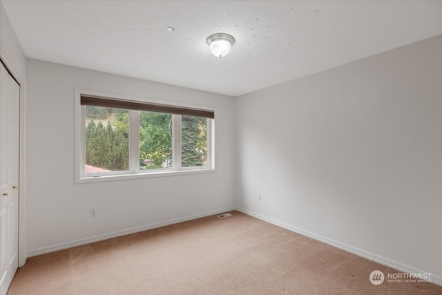 unfurnished room featuring carpet