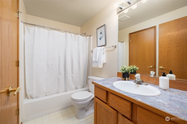 full bathroom with shower / bath combo with shower curtain, vanity, and toilet