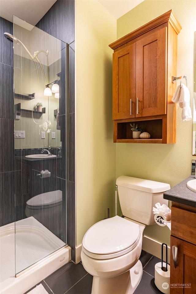 1000 High St Unit 101, Bellingham, WA 98225 - full bath featuring tiled shower, vanity, toilet, and tile patterned flooring