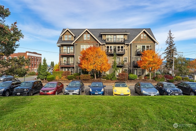 view of front of home with a front lawn