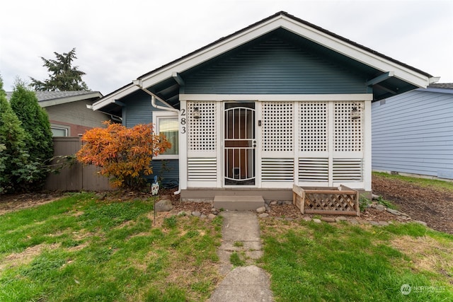 view of front of house featuring a front yard