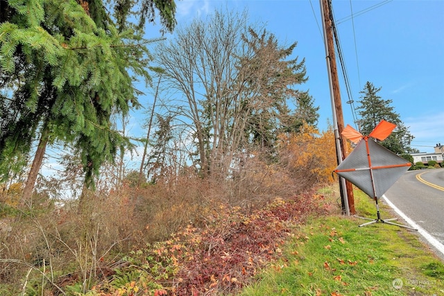 Listing photo 2 for 10612 Macarthur Ln, Mukilteo WA 98275