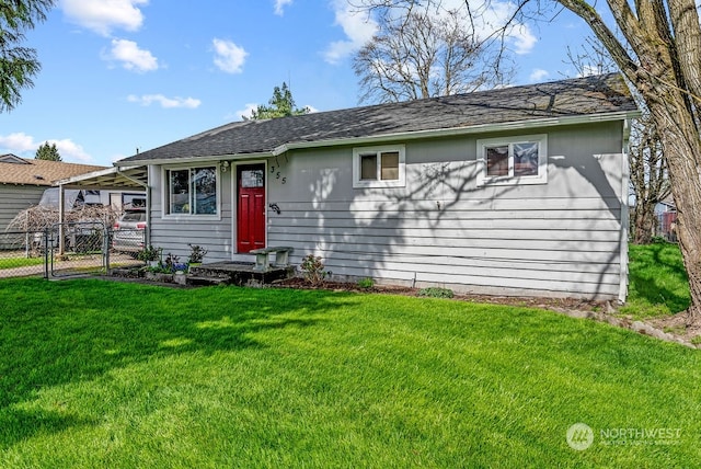 ranch-style home featuring a front lawn