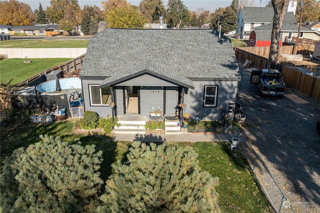 view of front of house with a front lawn