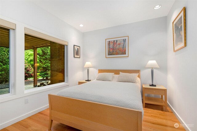7842 NE 10th St, Medina, WA 98039 - bedroom featuring light wood finished floors, baseboards, and recessed lighting