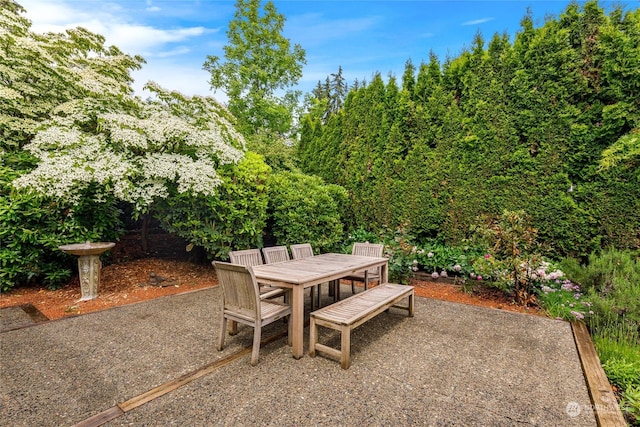 7842 NE 10th St, Medina, WA 98039 - view of patio featuring outdoor dining space