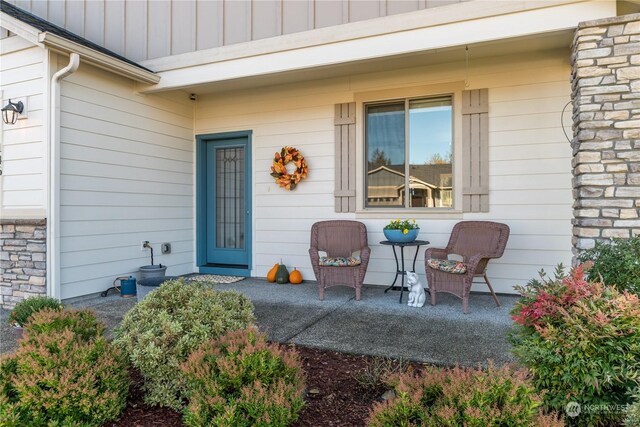 146 Zephyr Dr, Silverlake, WA 98645 - entrance to property featuring board and batten siding