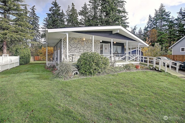 view of front of home featuring a porch and a front lawn