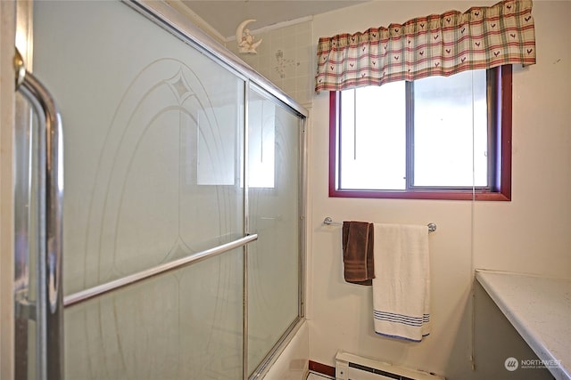 bathroom with combined bath / shower with glass door