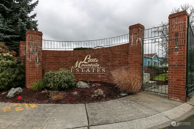 view of community / neighborhood sign