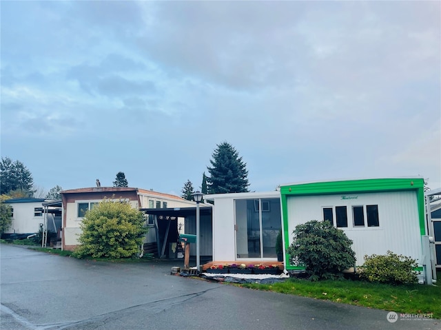 3411 180th Pl Unit 62, Seatac, WA 98188 - manufactured / mobile home featuring driveway