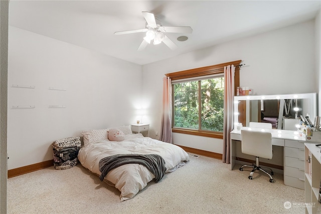 bedroom with ceiling fan